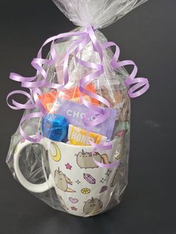 Pusheen Gift Mug Set with Pusheen Scarf