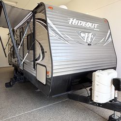 2018 Hideout By Keystone Like New