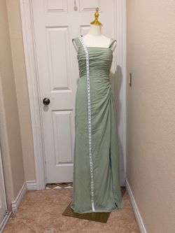 Green maxi dress with ruched detailing and square neckline #formal #eveningwear