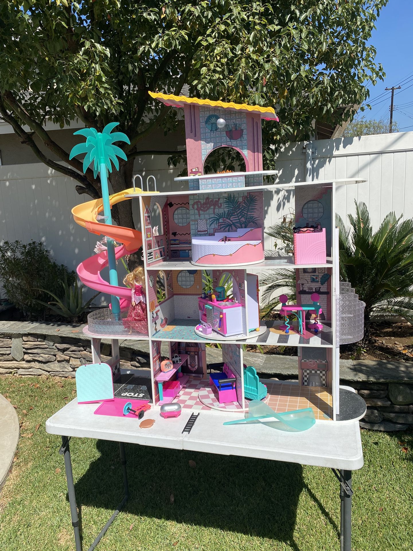 LOI Doll House Including All Accessories