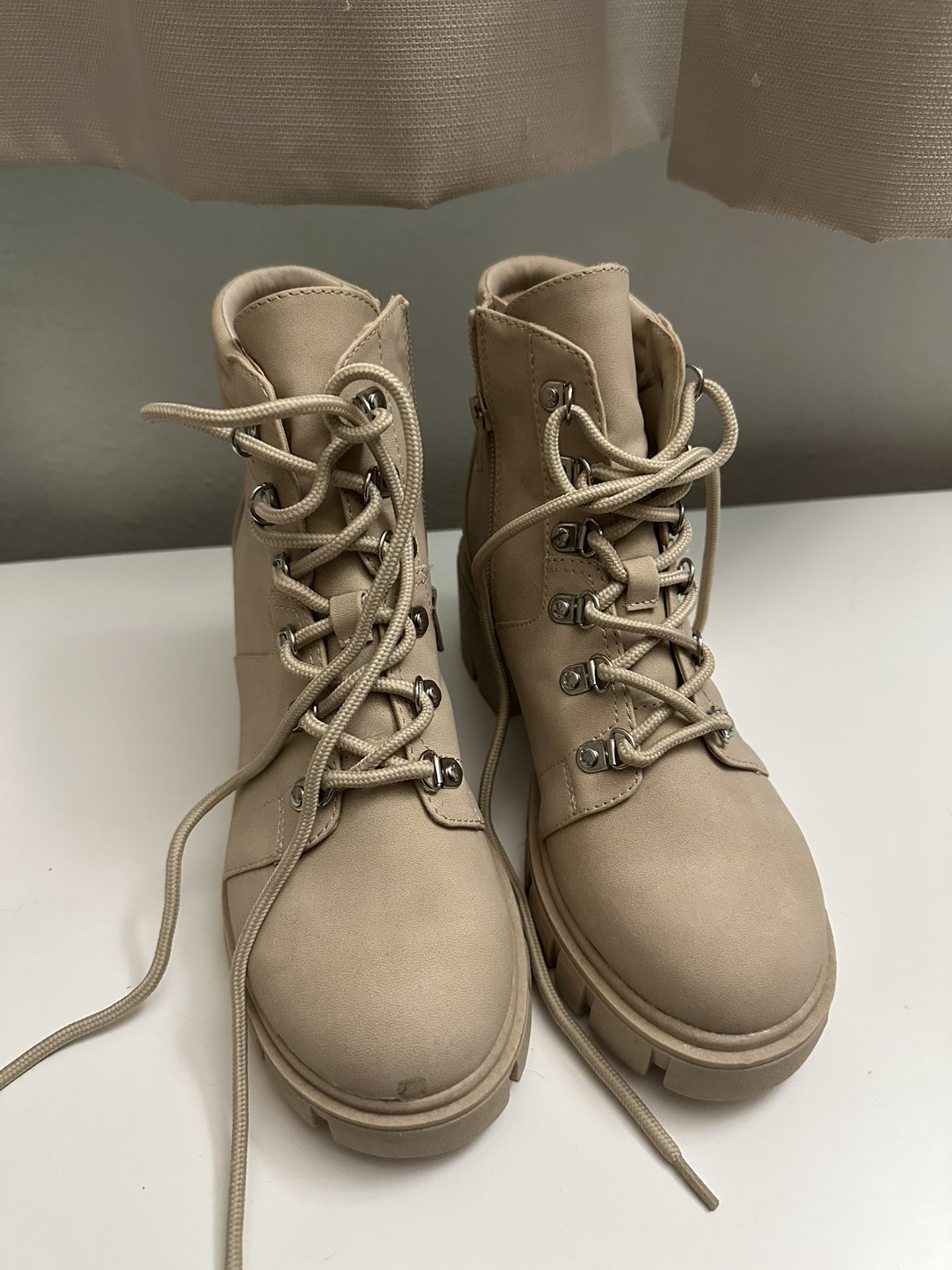 Women Boots Size 6