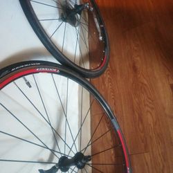 Bontrager Xxx23622 700 * 230 Two Tires Practically New