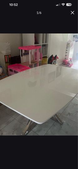 White Modern Dining Table and Mirror