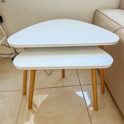 2 Nesting Short Coffee Tables 