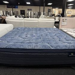 Serta Pillowtop King Mattress. 🚚WE DELIVER🚚