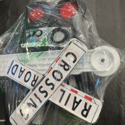 Klein Theo Train Crossing Traffic Light Cycle - Electronic Function, Motion Sensor, Light & Sound, 31.5 X 18, Ages