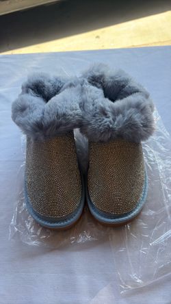 Fuffy blue rhinestone slippers size 7