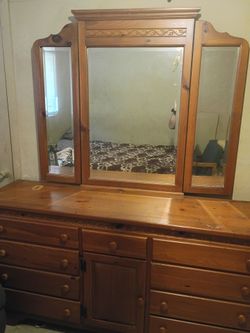 10 DRAWER DRESSER WITH MIRROR