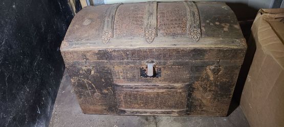 antique dome-top (barrel-top) steamer trunk