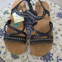 NEW 7.5W Daisy Fuentes Edge Heel Sandels