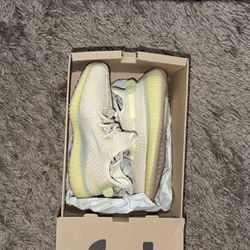 Yeezy Size 6 Men Brand New 