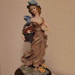 Giovanni Collection Woman Statue