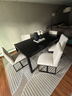 Dining Room Table, Chair & Area Rug