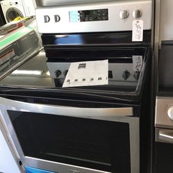 New Scratch And Dent Whirlpool 5 Burner Glass Top Stainless Steel Range. 1 year Warranty 