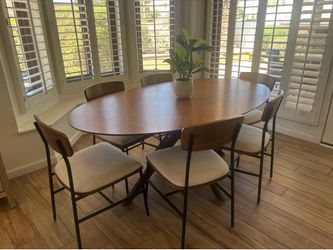 Table & 6 Chairs READ DESCRIPTION