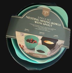 Nesting Mixing Bowls (NWT!)