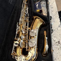 Vito alto sax with case and cleaning accessories