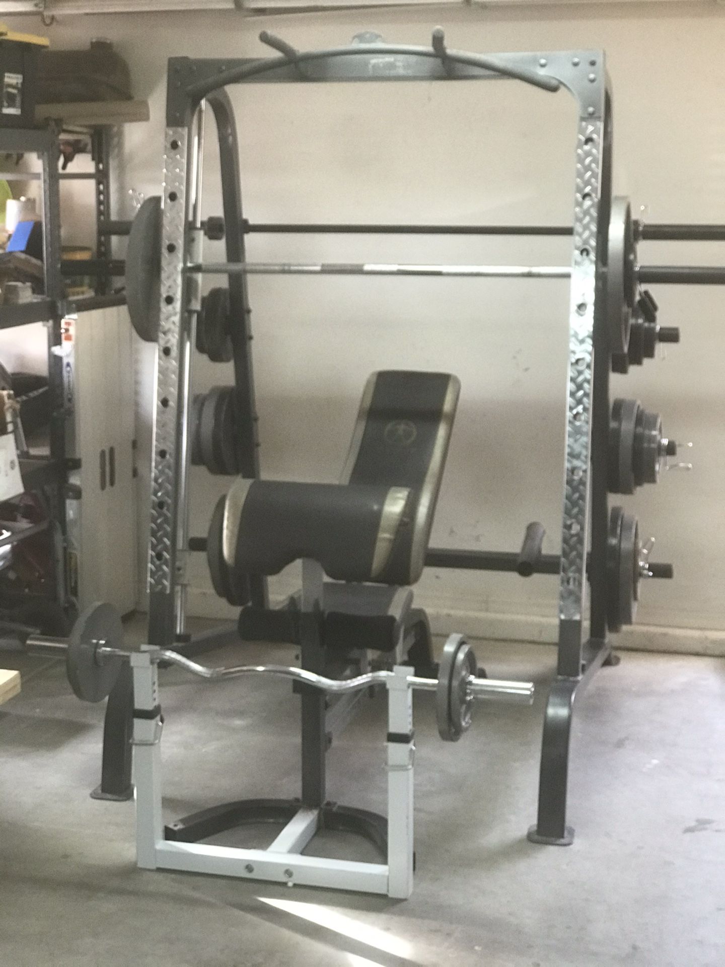 Smith Machine - Workout Station - Lots of weights