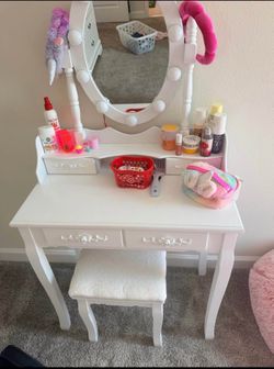 Makeup vanity
