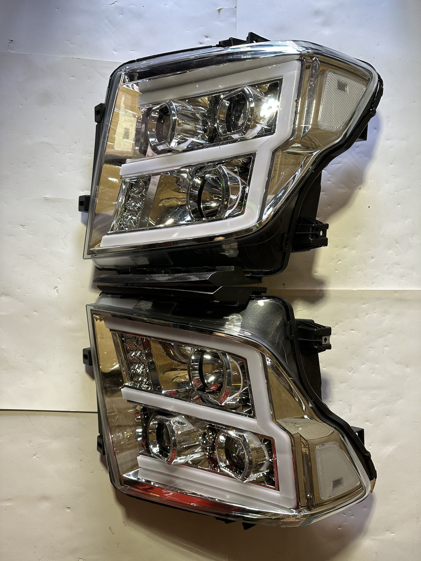 Nissan Titán LED Headlight Year 2017-2022