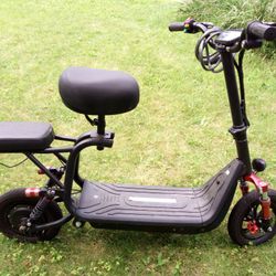 $700.. Electric Scooter.  Was $900.00  🛴🛵