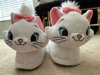 New w/tag- Disney Marie Cat- The Aristocats White Slippers- Size 9/10