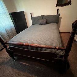 Antique bed With Mirror