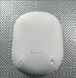 New Apple - Vision Pro Travel Case MW2F3LL/A