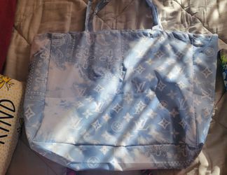 Asylum Tote Bags