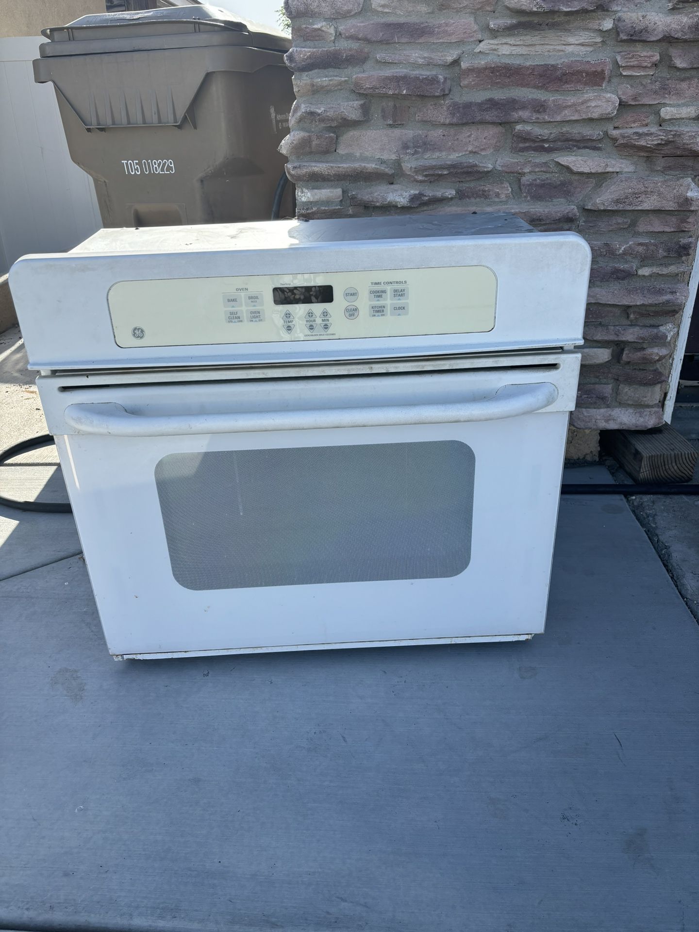 GE Wall Oven (FREE)