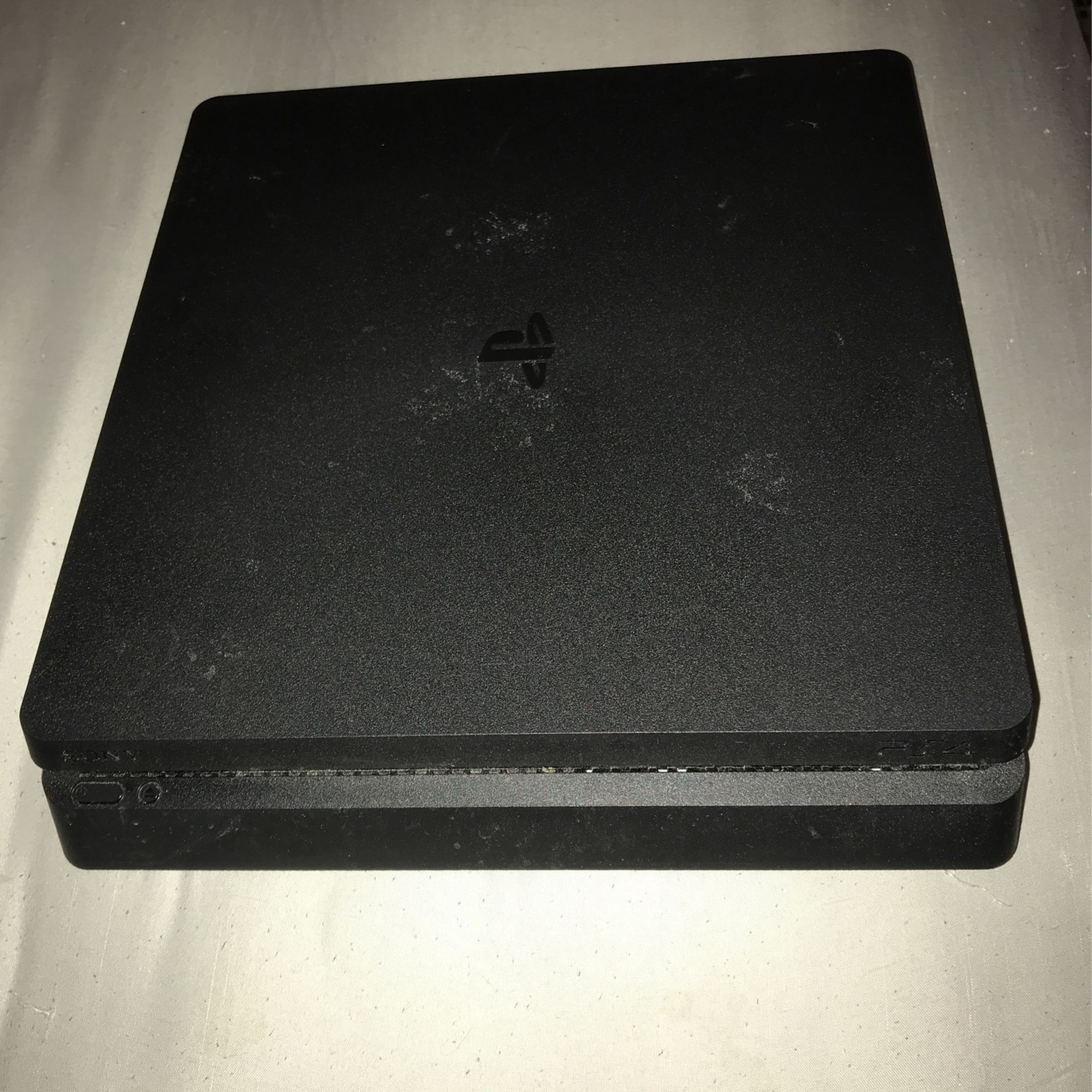 PS4 Console Slim