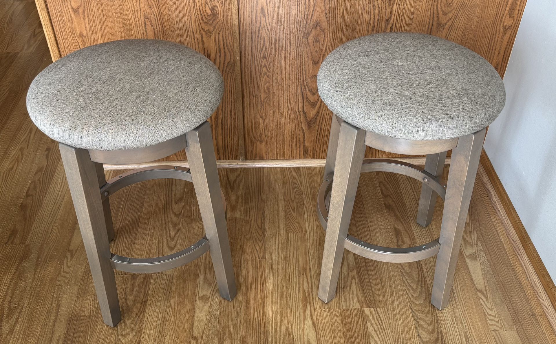 2 Counter Height Swivel Stools