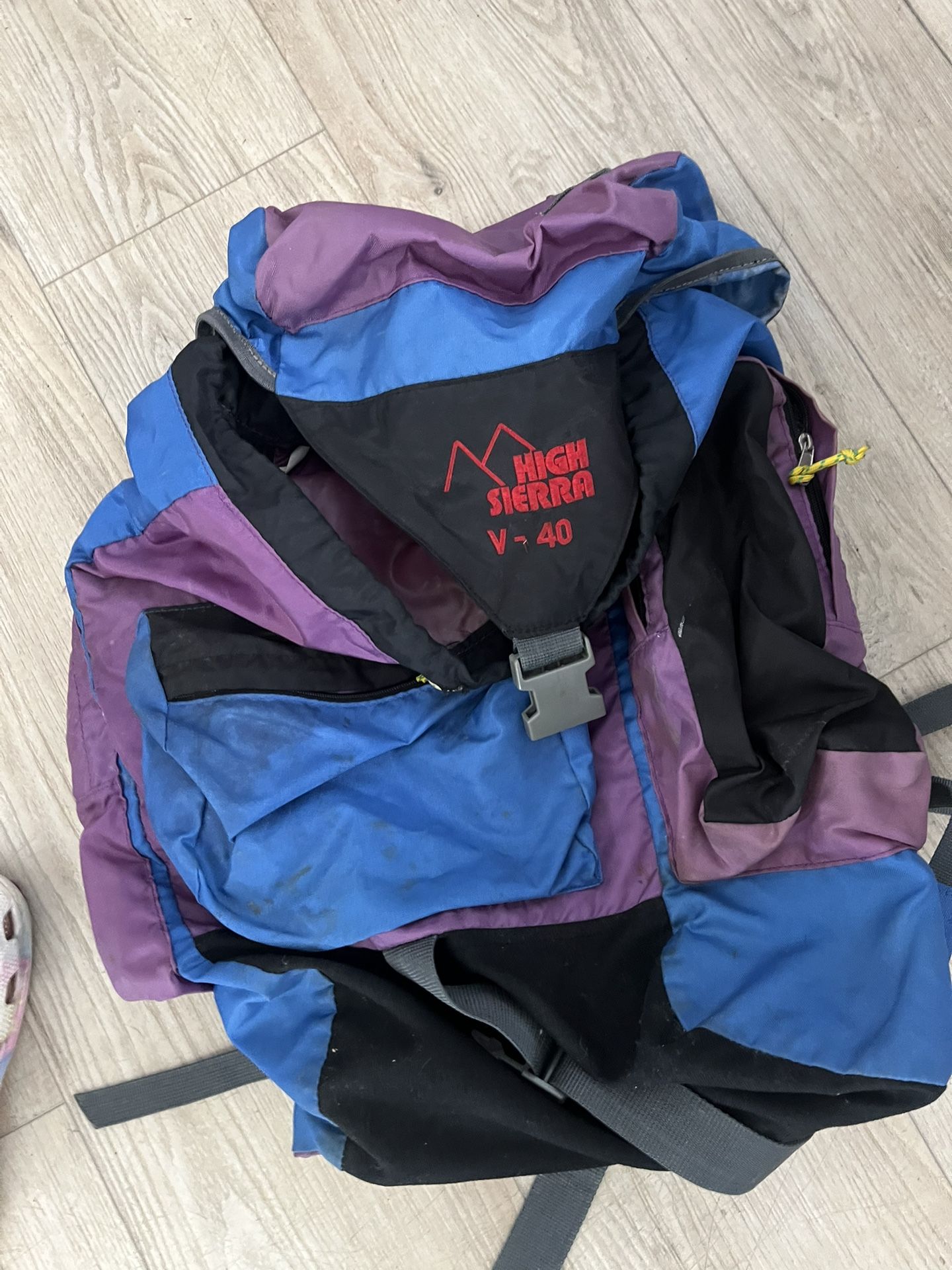 High Sierra V-40 Camping backpack