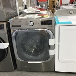 New Scratch And Dent LG Front Load Washer. 1 Year Warranty 