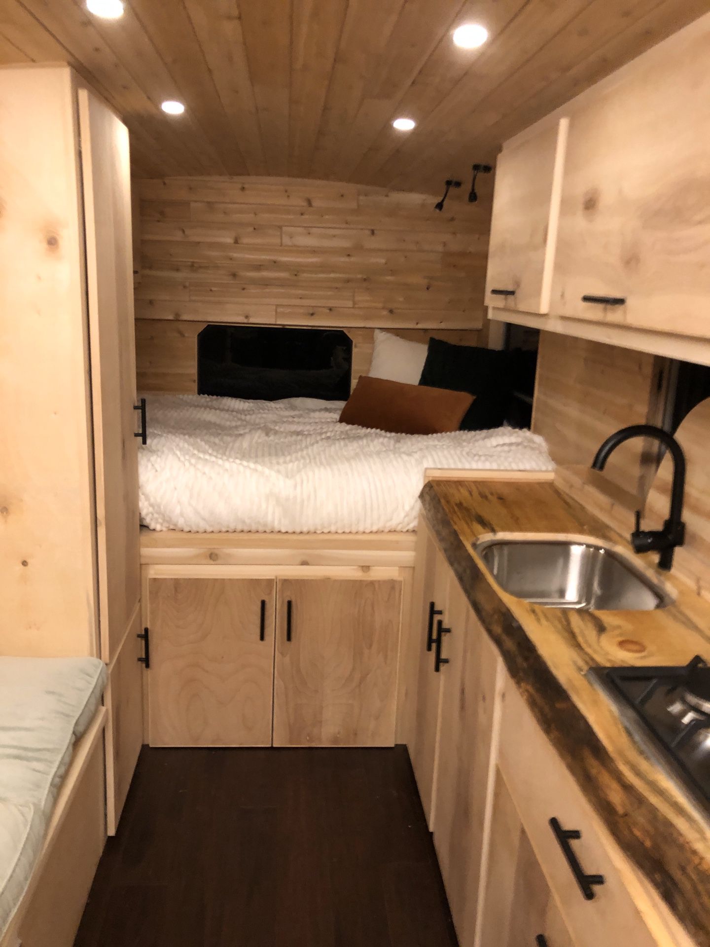 Photo Custom Camper Van