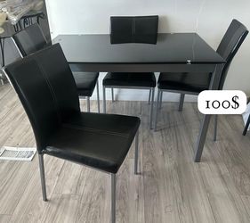 Dinnig table