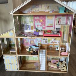 KIDKRAFT DOLL HOUSE