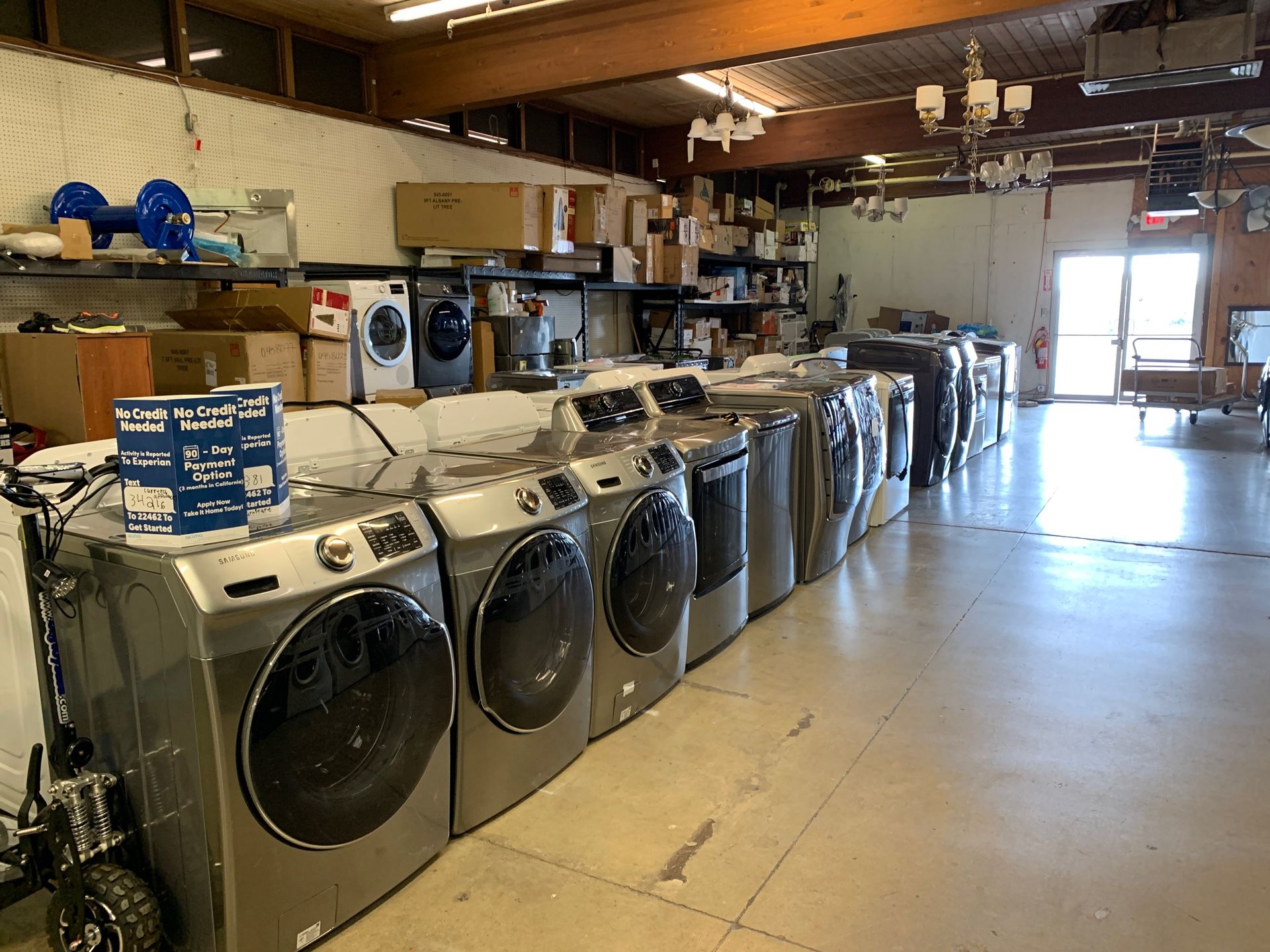 New scratch dent washers and dryer