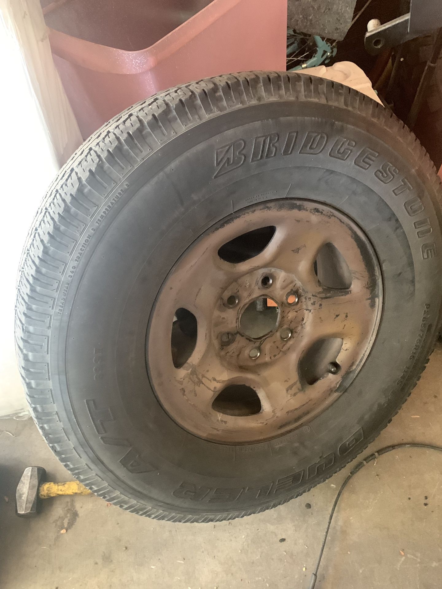 Chevy pickup truck Tahoe Escalade steel rim w tire 1 only $20 good cond