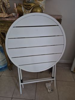 Folding slat bistro table