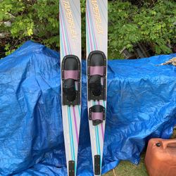 TAPPERFLEX 68” WATER SKIES   VERY GOOD CONDITION 