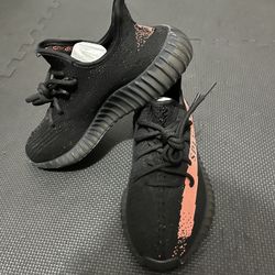 Yeezy adida women size 7 in excellent condition $200 