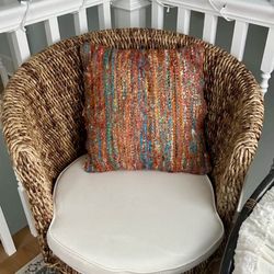 Accent swivel chair