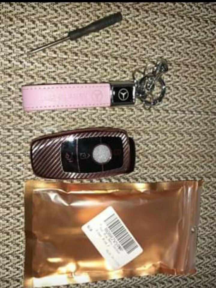 New in Bag. MERCEDES BENZ KEY CHAIN WITH KEY FOB/COVER...PINK. CASH/PICKUP ONLY 