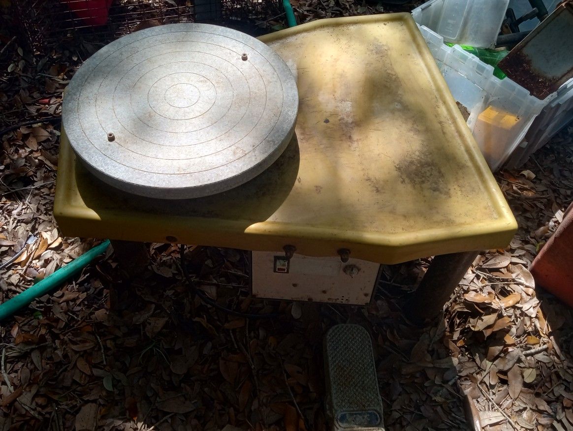 Pottery Wheel With Ass.