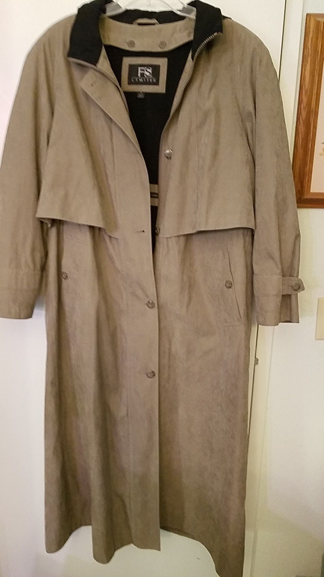 Raincoat with warm button out lining