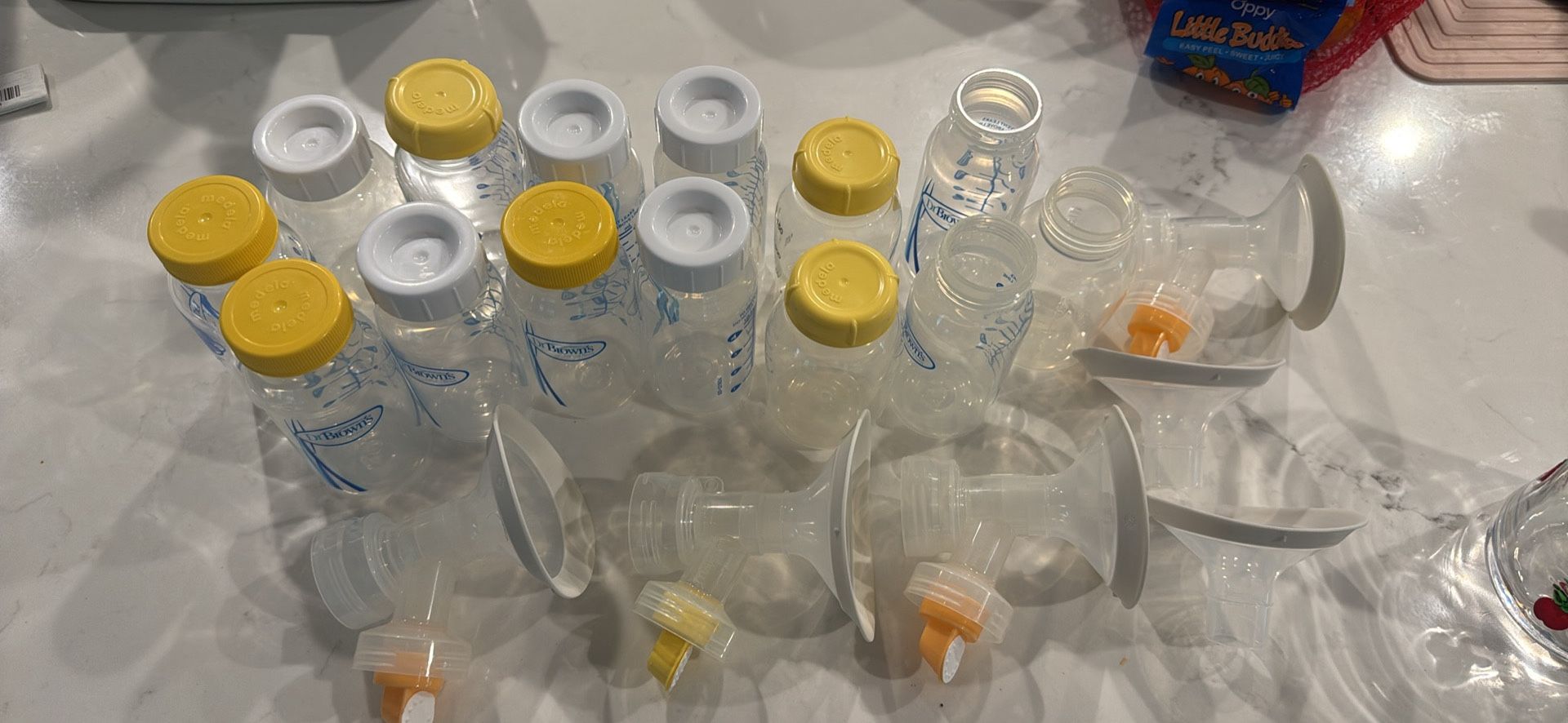 Medela 21mm 2pairs flanges and Dr brown 4oz bottles
