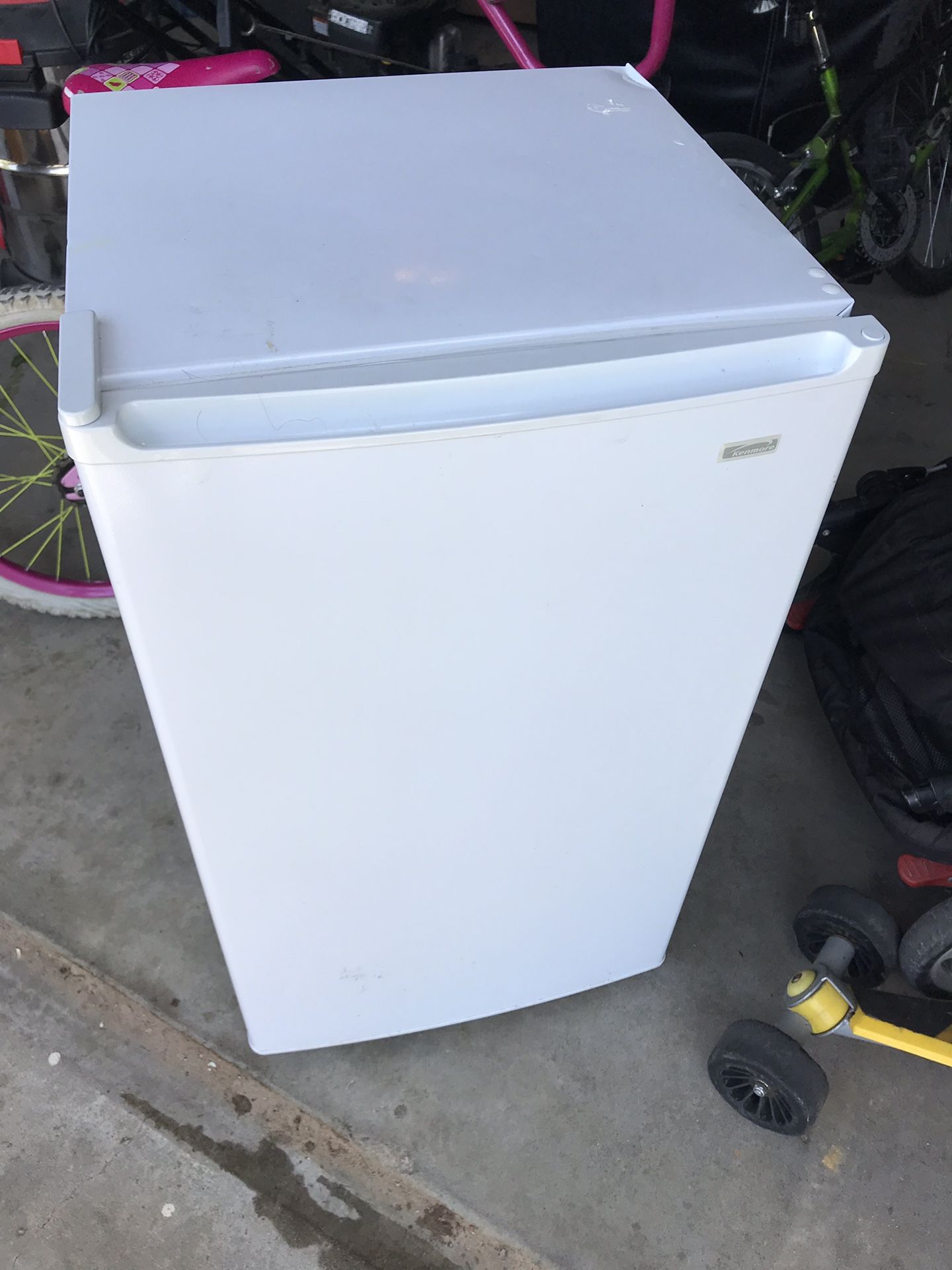 Mini refrigerator