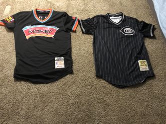 Spurs throwback jersey in large. El Chapo jersey in medium