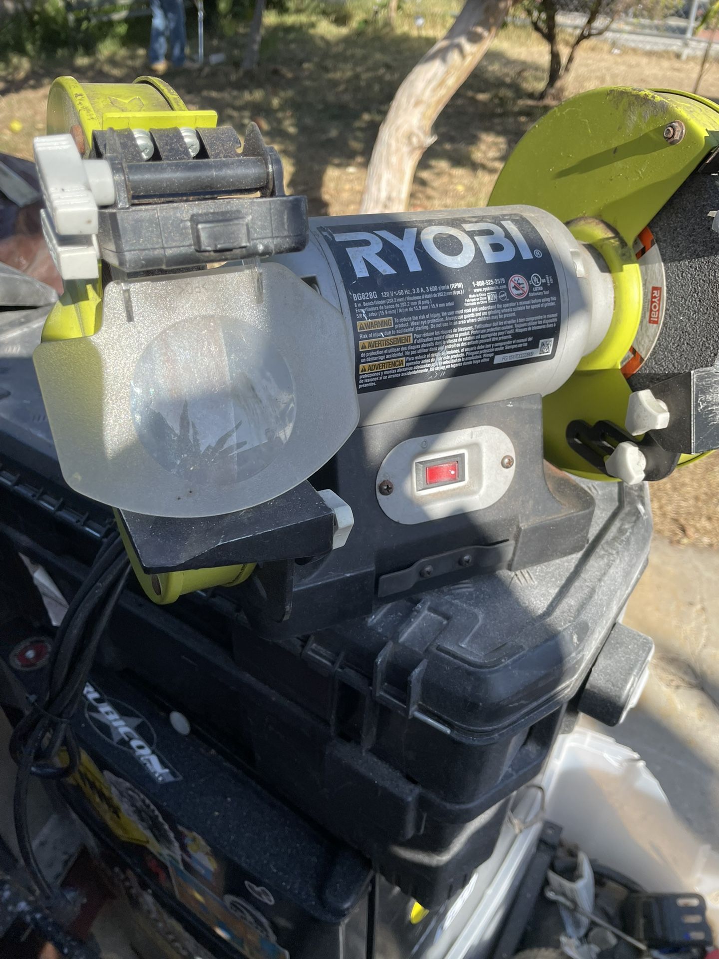 RYOBI 8 In. Bench Top Grinder